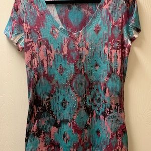 Daytrip vneck T-shirt w/metal & rhinestone accents